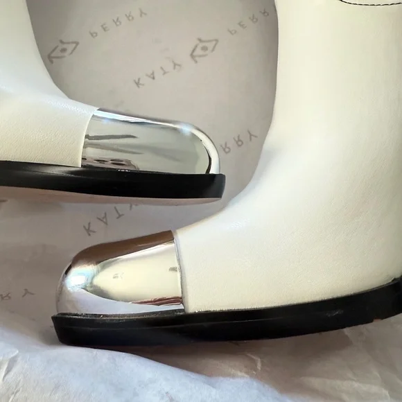 Katy Perry Zaina Western Cowboy White Embroidered Boots.
Size 9.5 - Picture 2 of 5